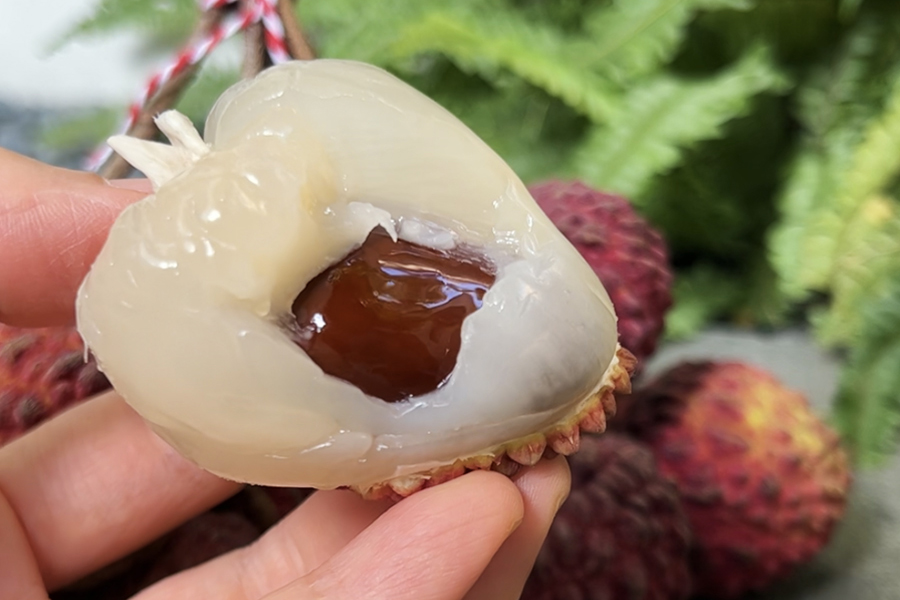 售完「巨無霸」紅心皇后荔枝8顆裝